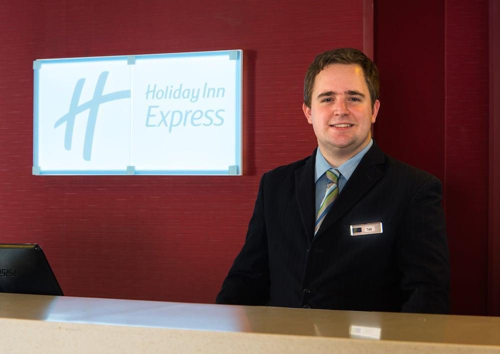 Holiday Inn Express Warwick - Stratford-Upon-Avon, An Ihg Hotel Extérieur photo