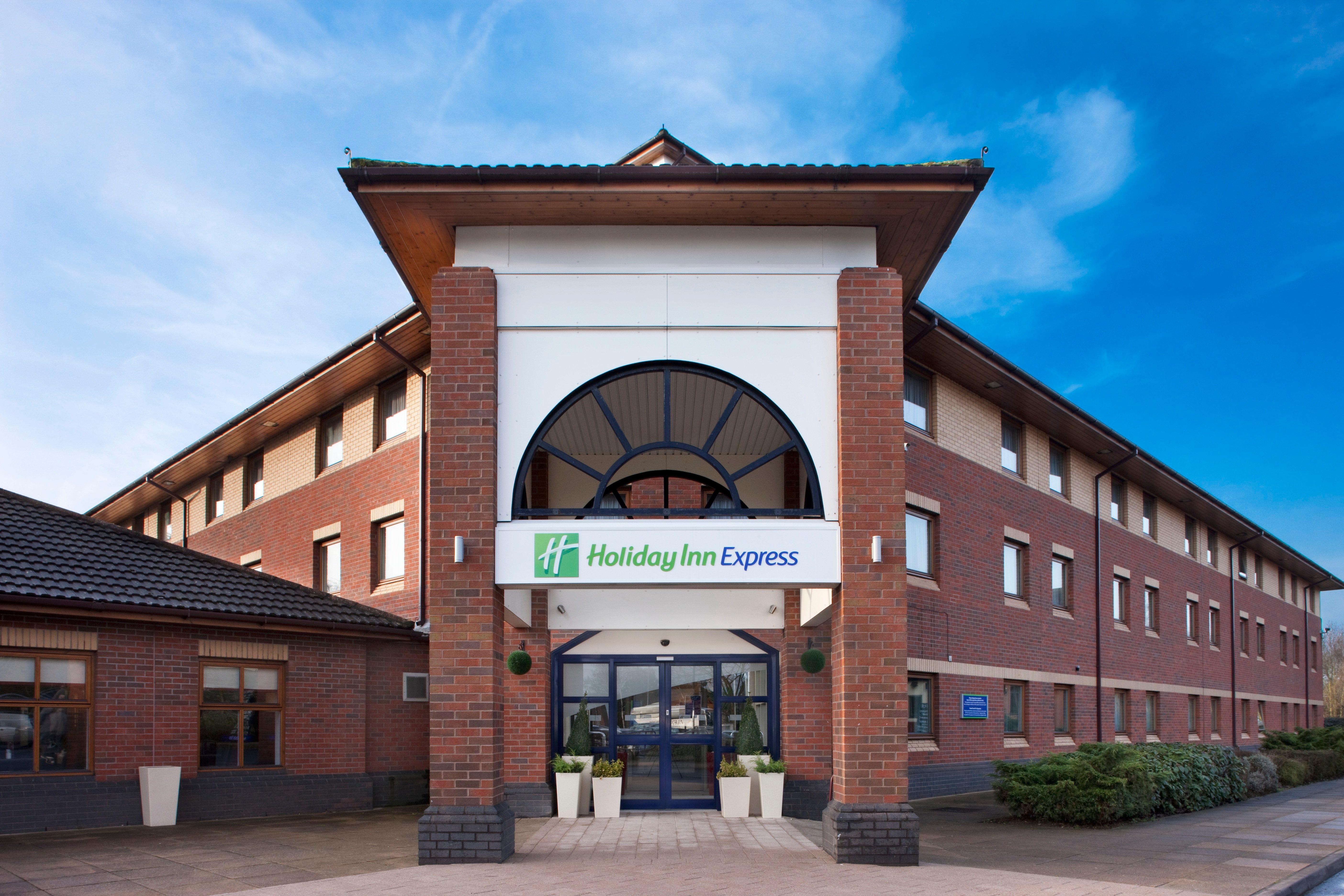 Holiday Inn Express Warwick - Stratford-Upon-Avon, An Ihg Hotel Extérieur photo