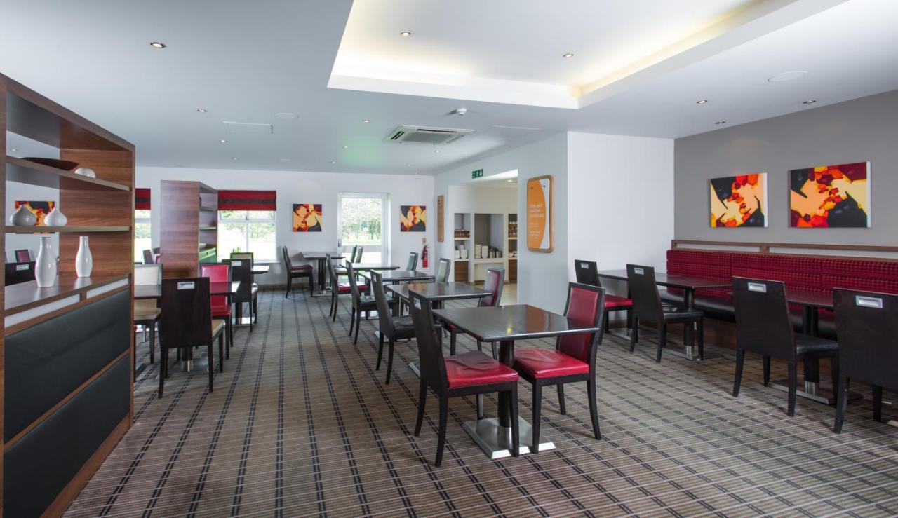 Holiday Inn Express Warwick - Stratford-Upon-Avon, An Ihg Hotel Extérieur photo