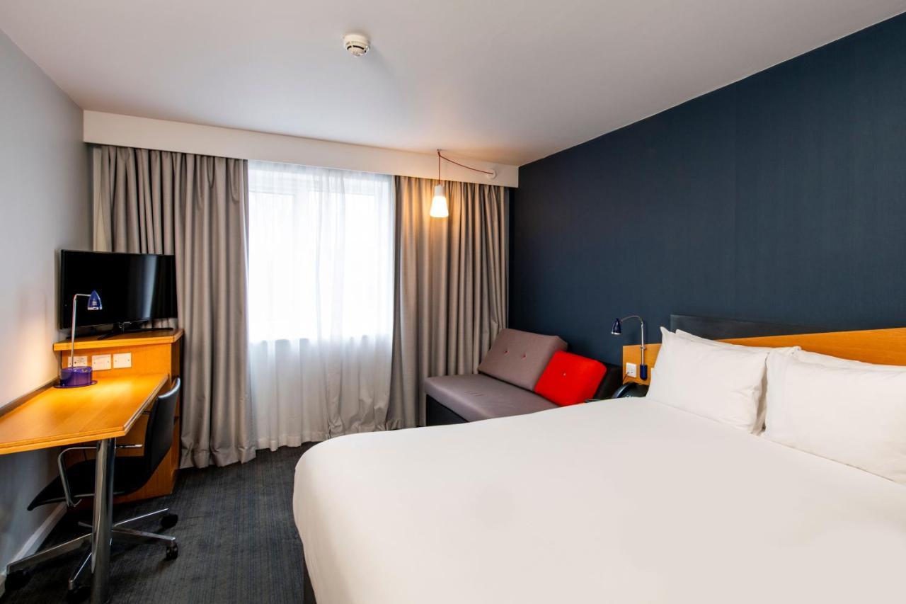 Holiday Inn Express Warwick - Stratford-Upon-Avon, An Ihg Hotel Extérieur photo