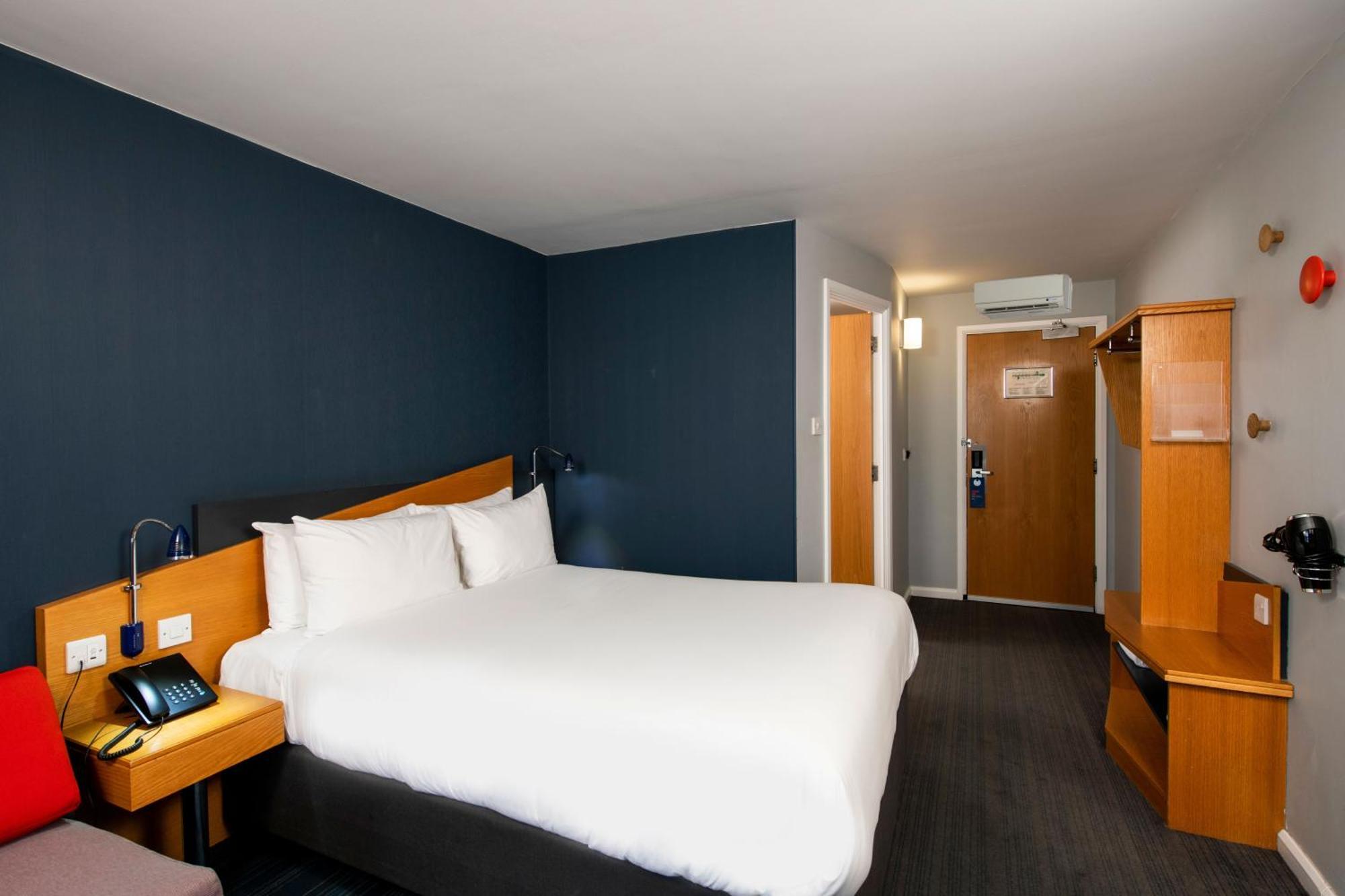 Holiday Inn Express Warwick - Stratford-Upon-Avon, An Ihg Hotel Extérieur photo