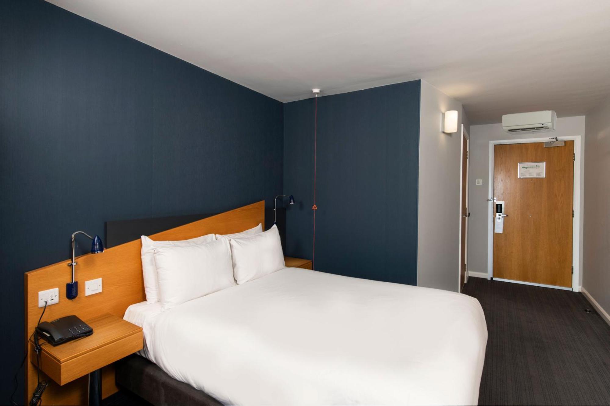 Holiday Inn Express Warwick - Stratford-Upon-Avon, An Ihg Hotel Extérieur photo