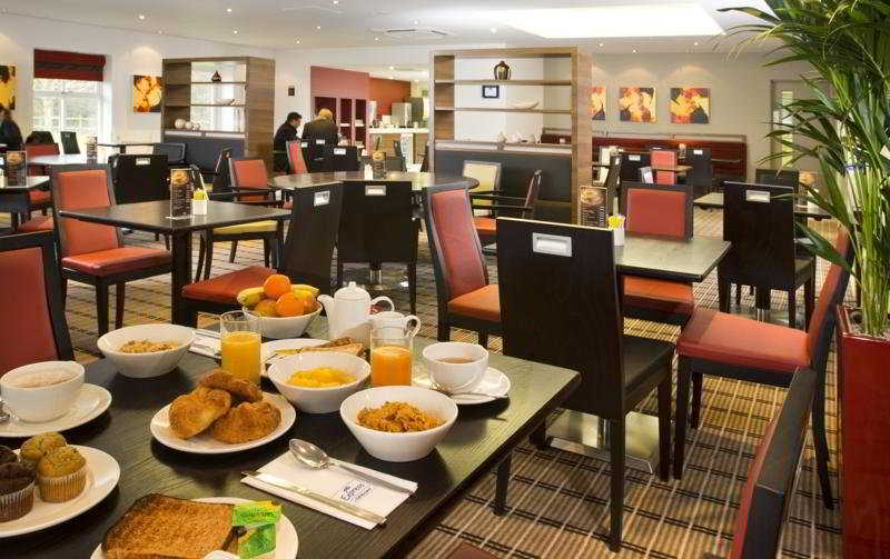 Holiday Inn Express Warwick - Stratford-Upon-Avon, An Ihg Hotel Extérieur photo