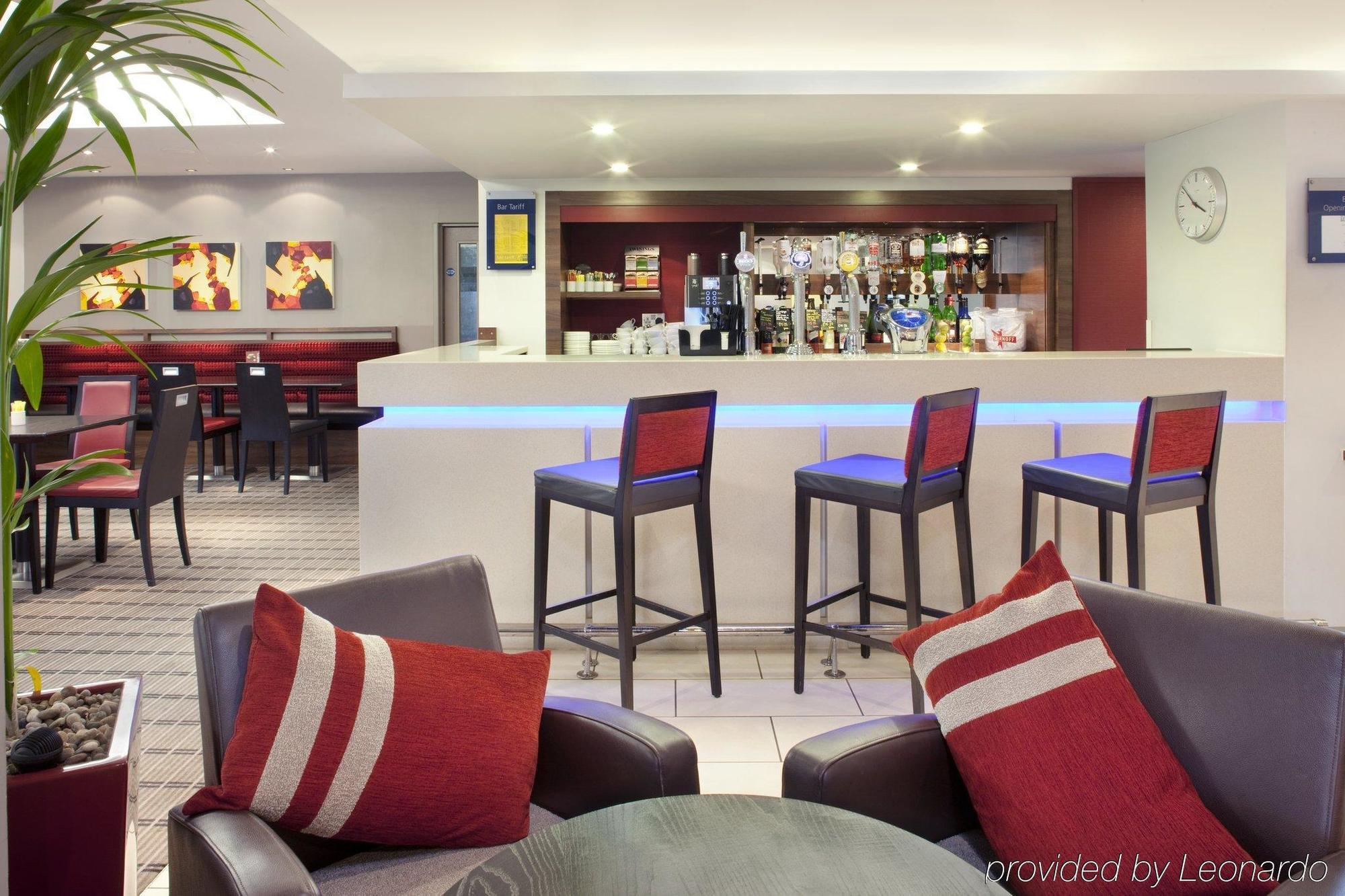 Holiday Inn Express Warwick - Stratford-Upon-Avon, An Ihg Hotel Extérieur photo