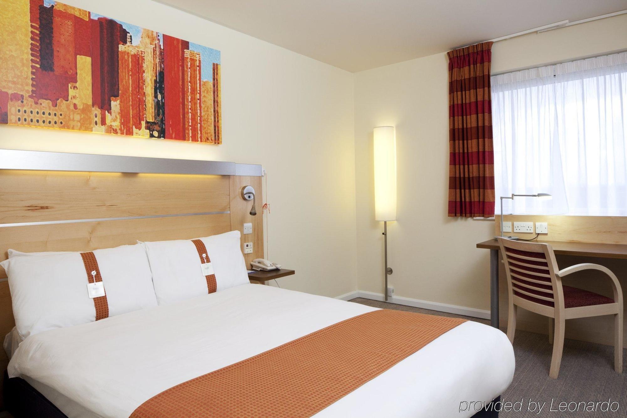 Holiday Inn Express Warwick - Stratford-Upon-Avon, An Ihg Hotel Extérieur photo