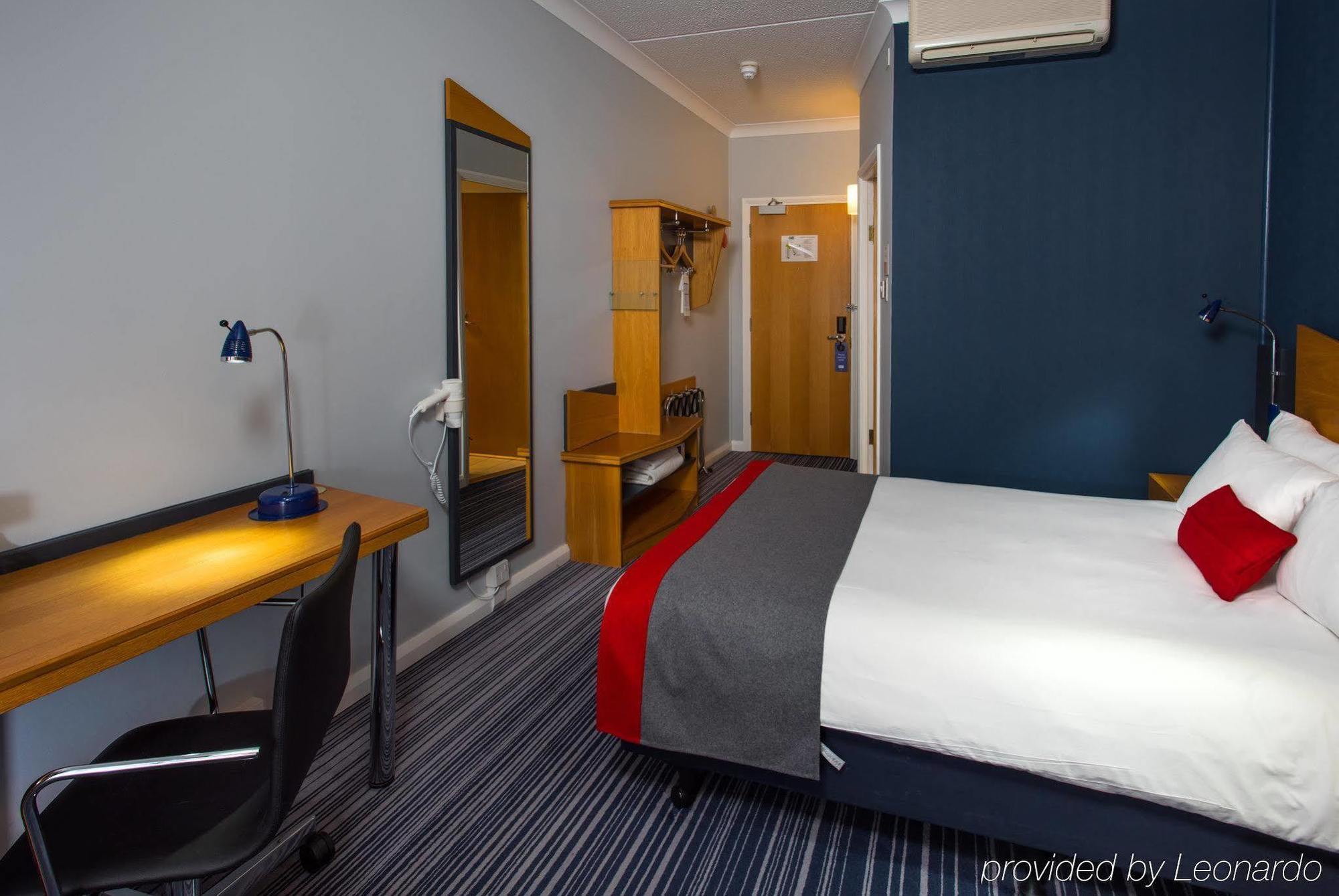 Holiday Inn Express Warwick - Stratford-Upon-Avon, An Ihg Hotel Extérieur photo