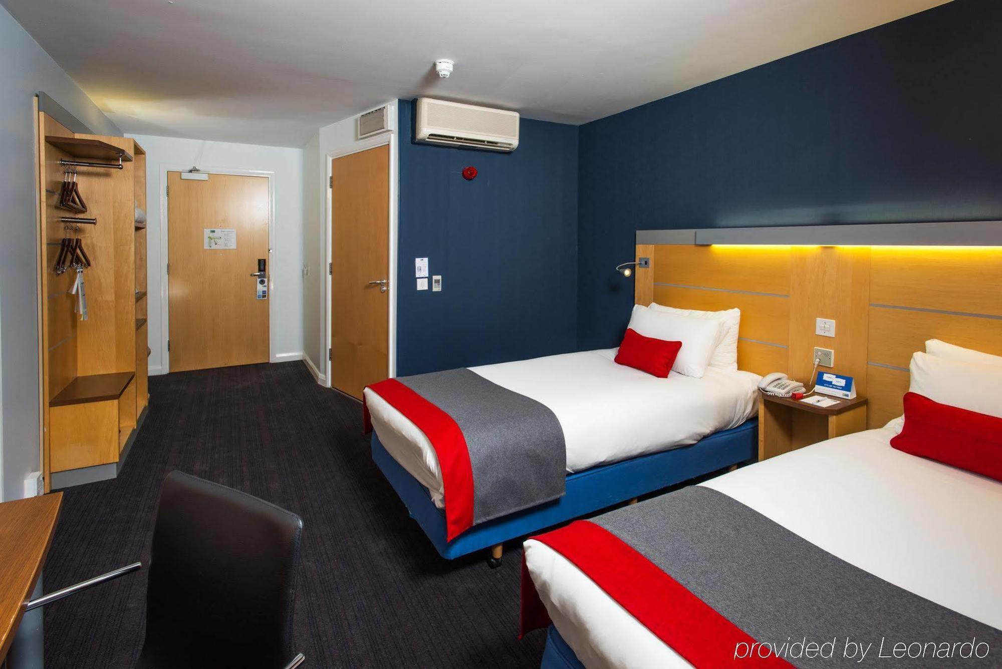 Holiday Inn Express Warwick - Stratford-Upon-Avon, An Ihg Hotel Extérieur photo