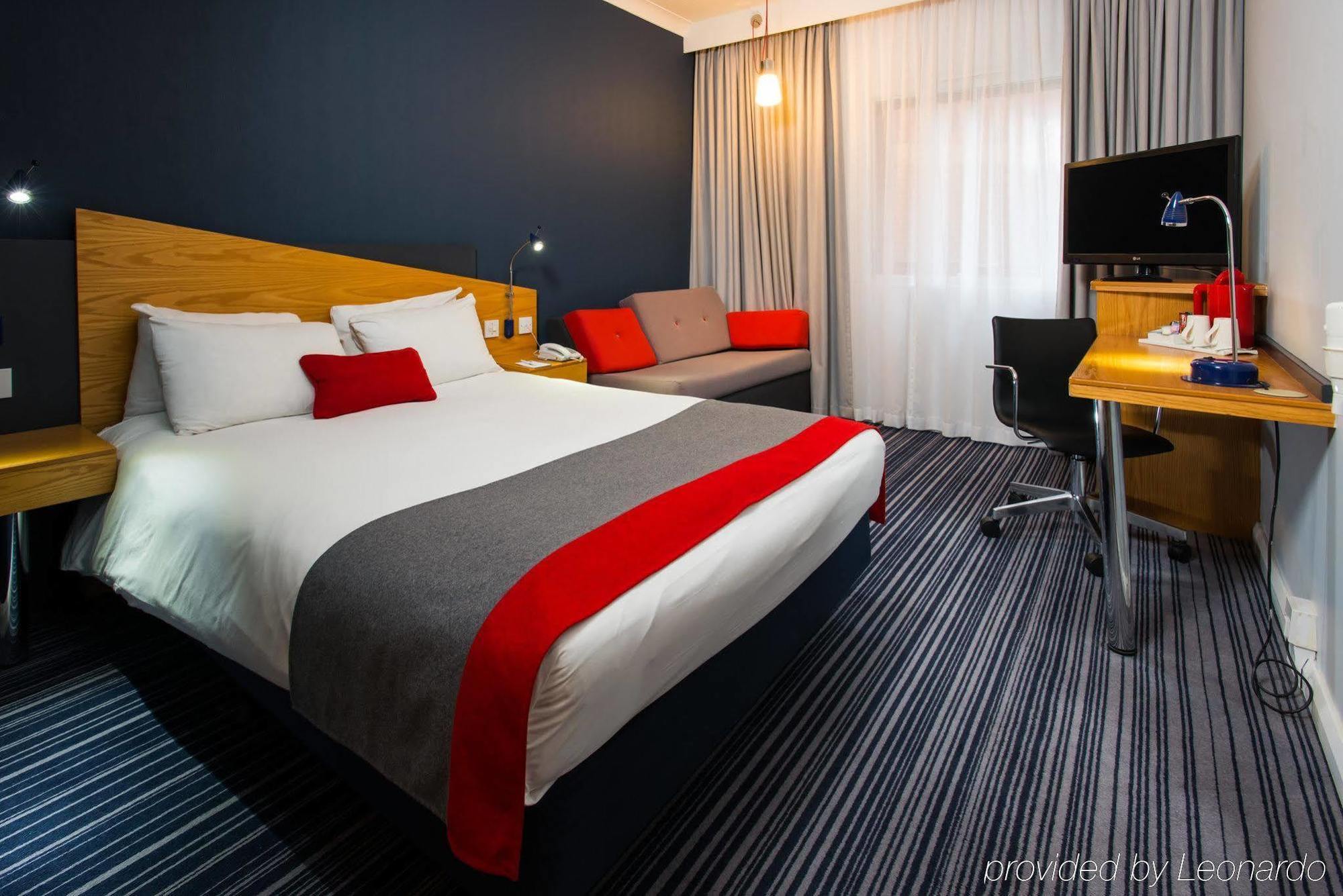 Holiday Inn Express Warwick - Stratford-Upon-Avon, An Ihg Hotel Extérieur photo