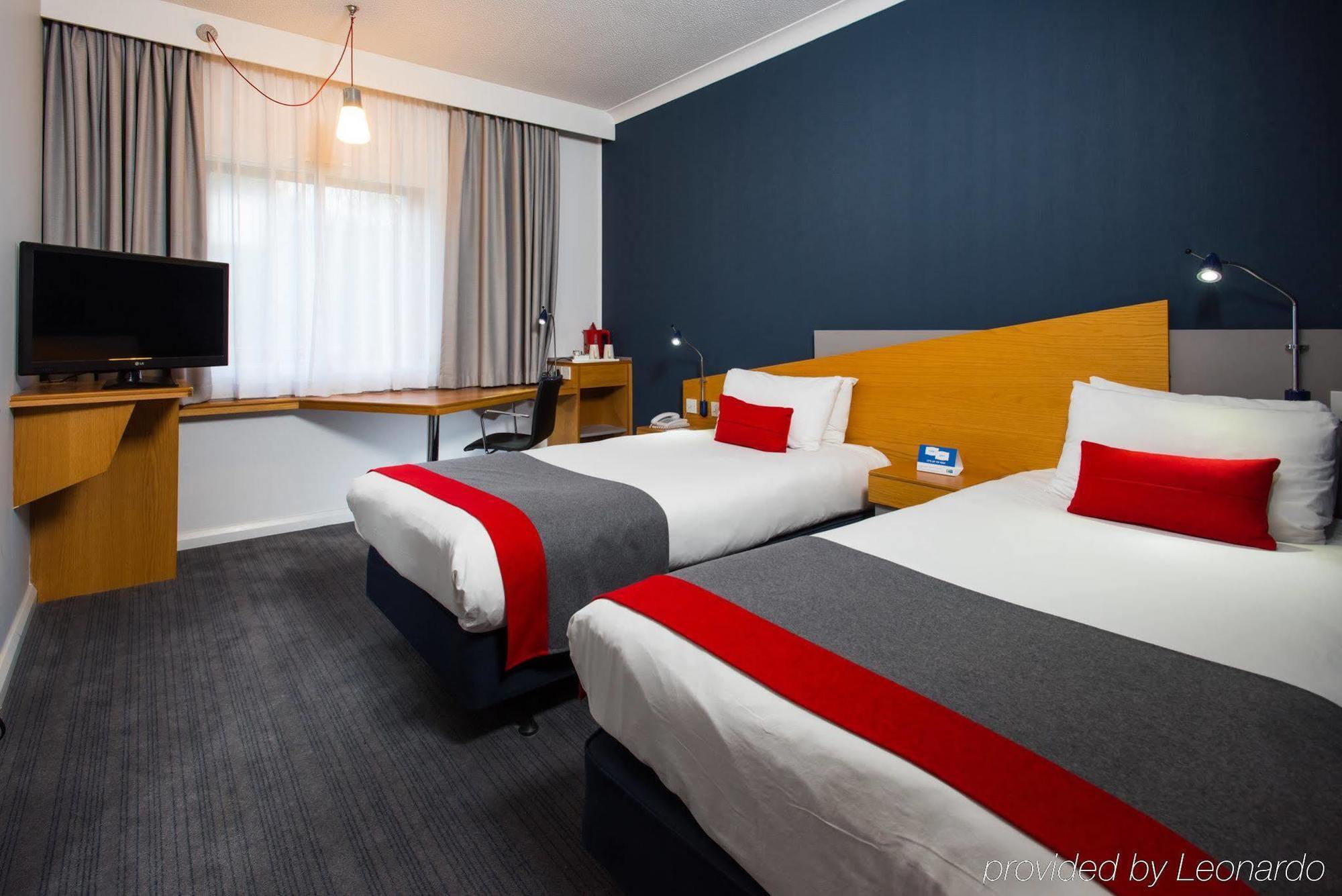 Holiday Inn Express Warwick - Stratford-Upon-Avon, An Ihg Hotel Extérieur photo