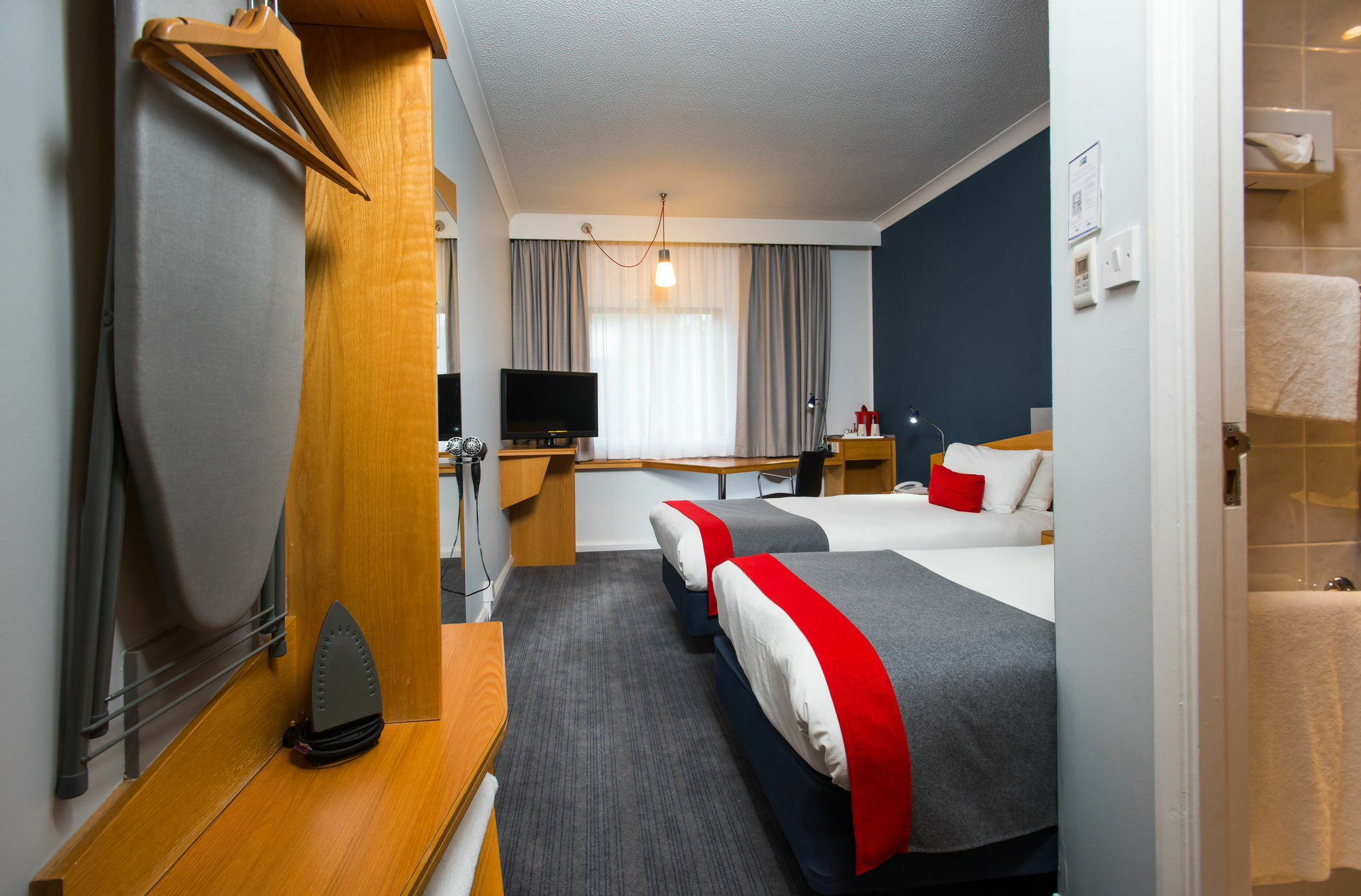 Holiday Inn Express Warwick - Stratford-Upon-Avon, An Ihg Hotel Extérieur photo