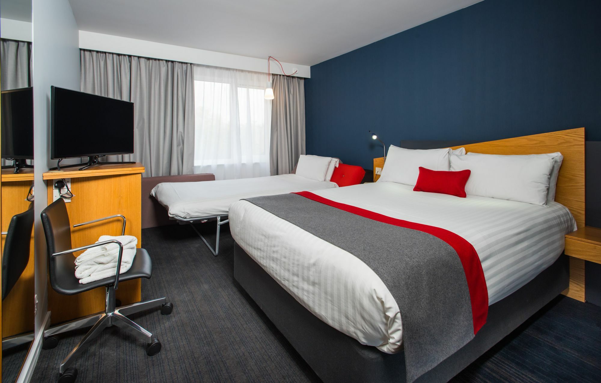 Holiday Inn Express Warwick - Stratford-Upon-Avon, An Ihg Hotel Extérieur photo